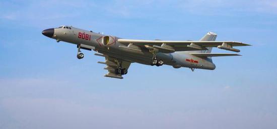 中国空军轰-6J轰炸机