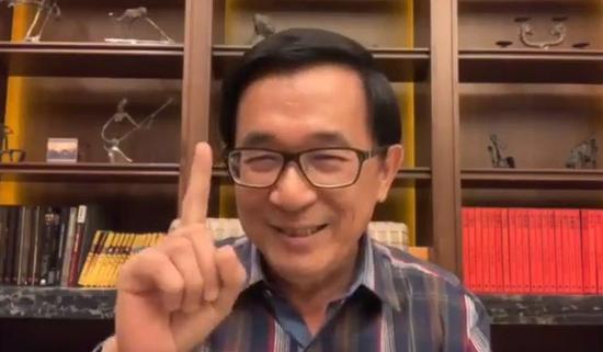 评陈水扁“对钱比较看重”