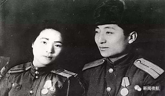 李敏和她所深爱的陈雷,在抗联时代的照片。