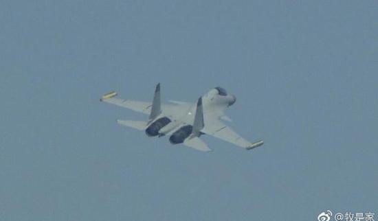 歼-15D涂上海军色,交付部队已经指日可待