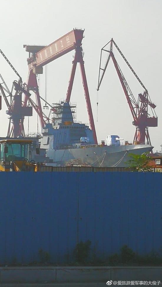 大连造船厂建造的055大驱。图片作者见水印,非常感谢。
