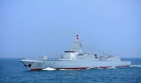055型驱逐舰1号舰服役后图片,注意它的舷号是101,应该配属在北海舰队