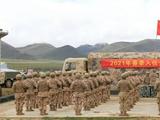 西藏军区新兵配发星空迷彩 授装全套新式单兵装备