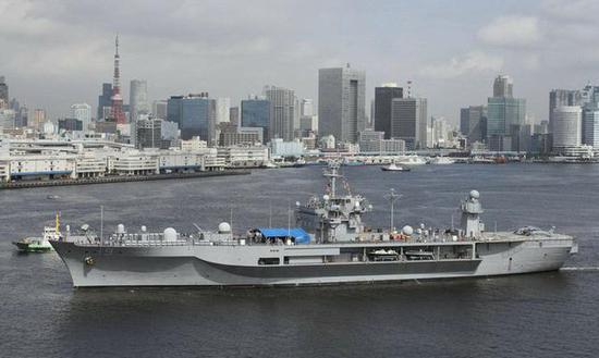 美国蓝岭号两栖指挥舰