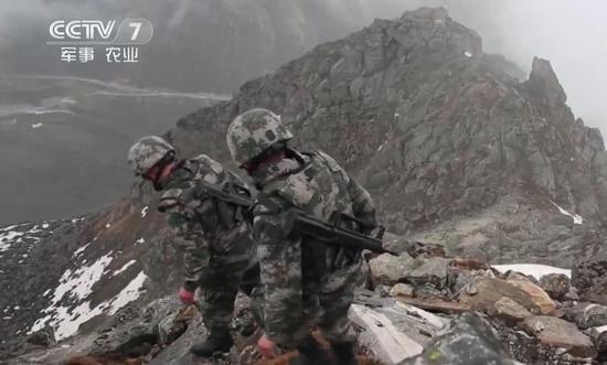 15式单兵装具背面。