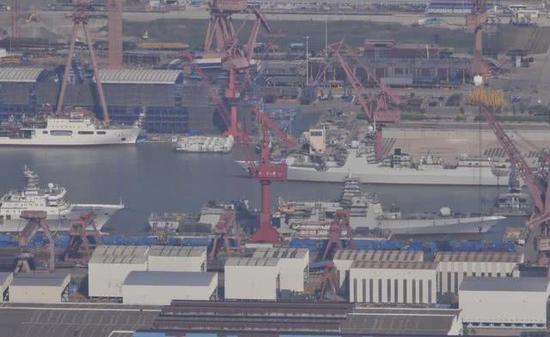 (相比055型,我国海军的造舰速度更令印度印象深刻)