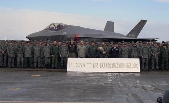 图为航空自卫队首批F-35A战斗机,它们的发动机维护工作由IHI负责。