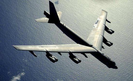 美军B-52轰炸机