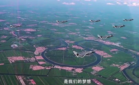 歼20新春佳节亮相 正进行编队间协同作战训练(图)