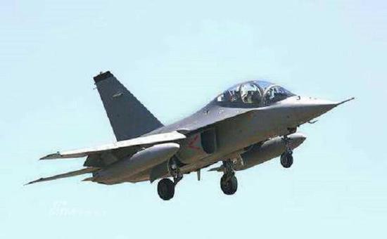 中国空军和海军航空兵正在批量装备JL-10教练机