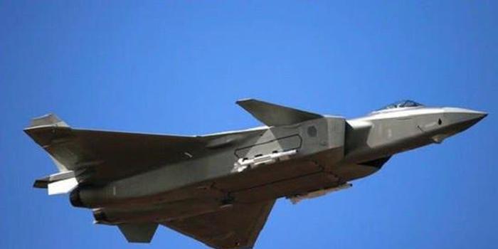 空军开放日歼20挂弹秀绝技 格斗空战或超美F22和F35