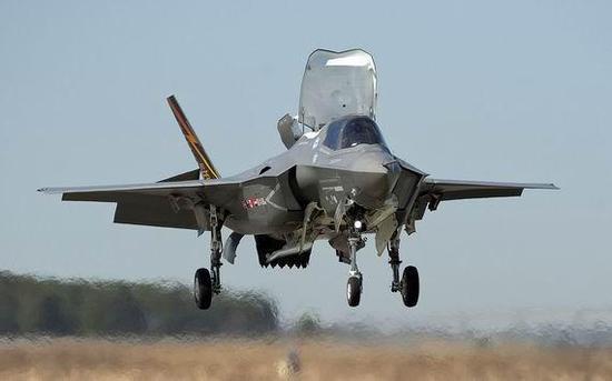 ▲F-35的F-135发动机最大推力高达18吨,当今无人能及