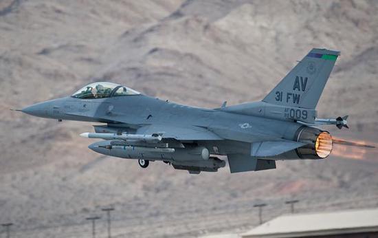 ▲F-100-PW-220涡扇发动机造就了F-15和F-16一代经典