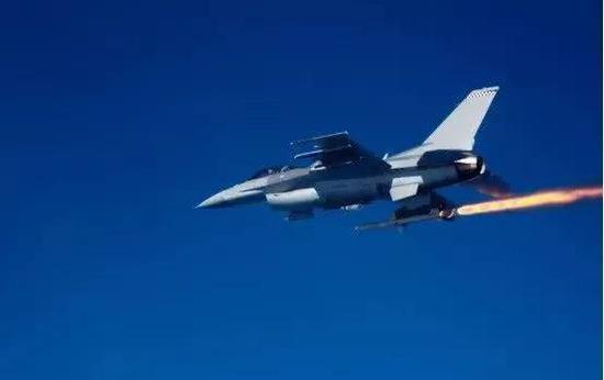 F-16V试射AGM-88反辐射导弹