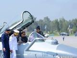 歼10CE在巴基斯坦正式服役 联手枭龙3对抗印军威胁