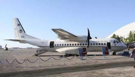 图为1月23日,菲律宾空军带着记者赴黄岩岛上空进行海上巡逻。