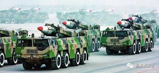 2009年国庆阅兵中的东风-11A
