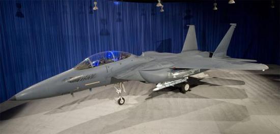 用三代机改装的典范当然就是F-15SE,该机改进后其实和苏-57也相去不远