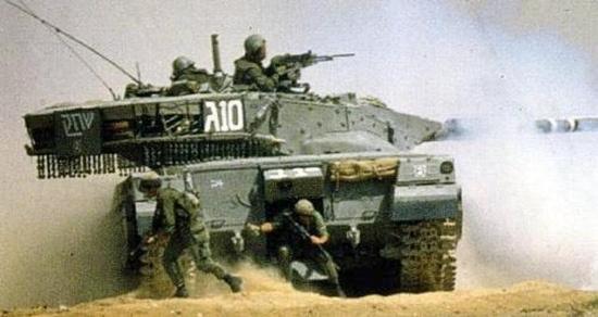 ▲梅卡瓦的后部有步兵舱