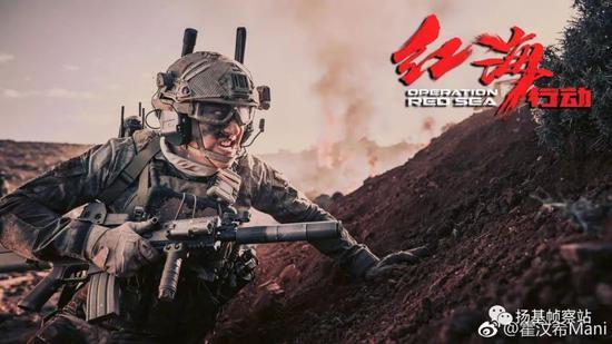 宣传海报:通讯兵庄羽使用的SCAR-L突击步枪