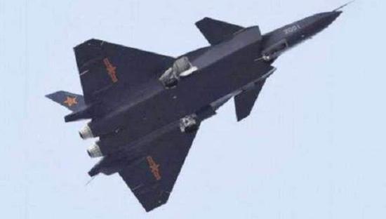 2011年歼-20首飞成功,震惊世界