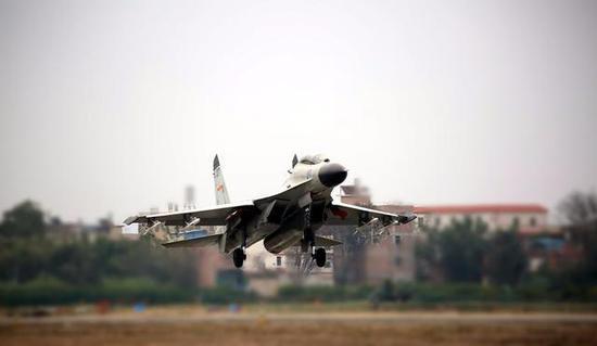 到了海军歼-11B战机大量装备时,WS-10A发动机已经解决可靠性问题。