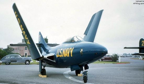 “蓝天使”的F9F-2“黑豹”表演机