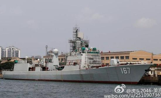 正在接受改装的深圳舰。图片来源见水印。
