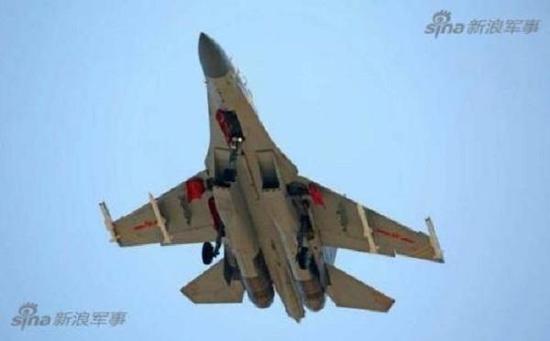 配备新一代国产空空导弹的歼-16战斗轰炸机