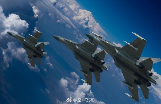 歼-16战机目前公开的照片,基本都显示是携带的空空导弹。