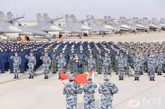 中国空军新年开训,歼-16首次公开亮相