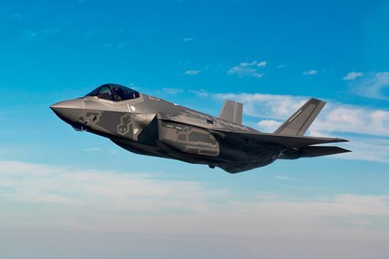 由于机身重量不断增加,F-35“闪电”战机有了“肥电”的绰号。