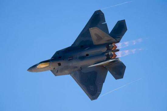 面对电子系统非常完善、本身机动性极佳的F-22和J-20等新一代隐身战机,老战法几乎肯定是不管用的了