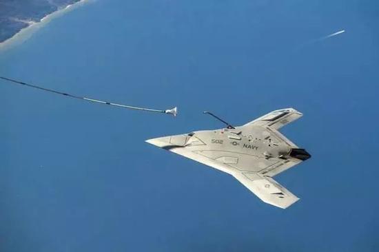 X-47B成功实现无人机接受空中加油