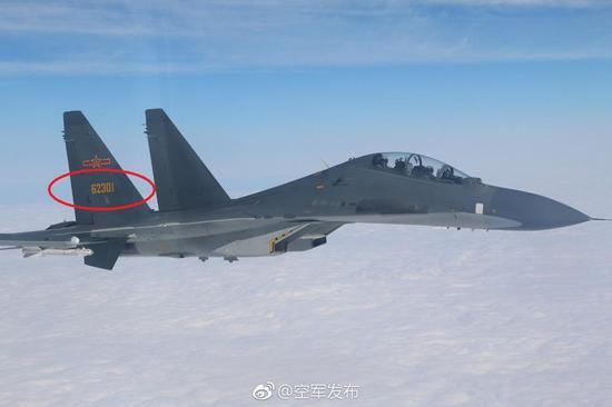 “英雄的王海大队”所在旅的苏-30MKK战斗机。中国空军发布照片。