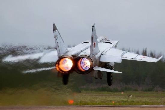 图片:米格-25PD战斗机的R15BD-300发动机加力极限允许时间和正常寿命都大幅提升。