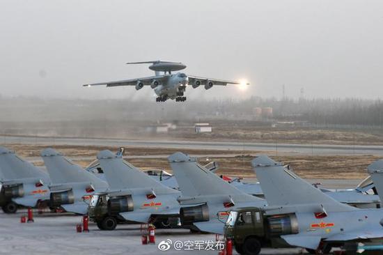 “红剑-2017”体系对抗演习与以往一样,在空军试训基地举行。