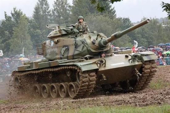 图片:M60A1,炮塔换成了新型号,这个外形一直延续下去。