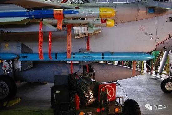 日本在引进美制AIM-120导弹之余还独立研发AAM-4中距空空导弹