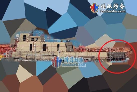上层建筑的双机库特征十分明显。