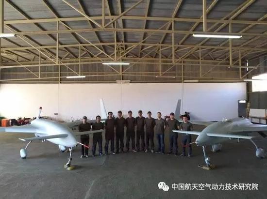 图片:执行赞比亚航空物探任务的彩虹团队和2架彩虹-3无人机!
