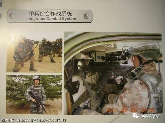 第二阶段,2009年乌鲁木齐市警用武器装备展上展示图,由左下图可见弹匣还在