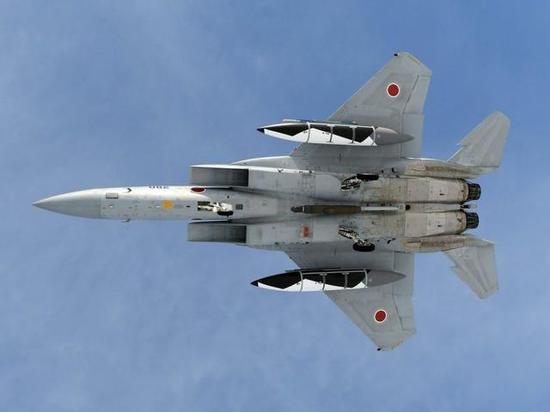 携带ALQ131的F-15J从小松起飞