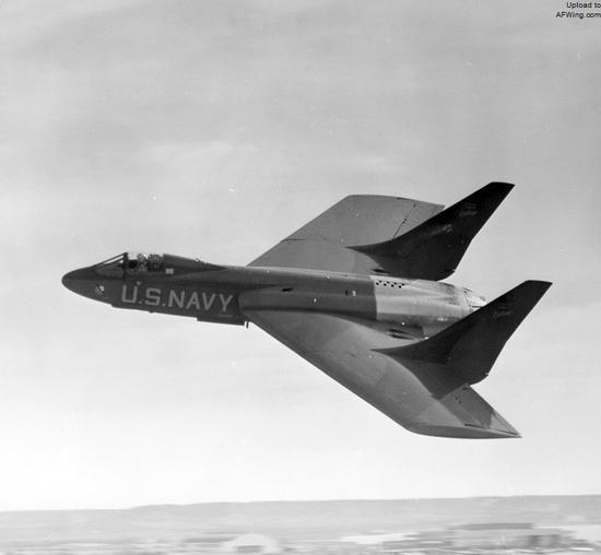 低空飞行的“蓝天使”F7U-1