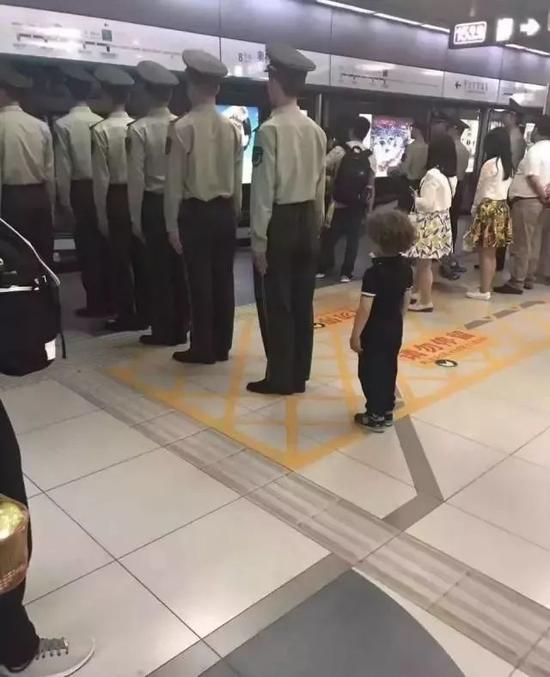 大家盛赞这是“榜样的力量”。
