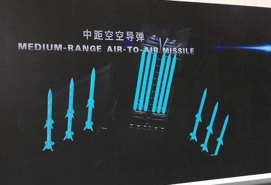 2016年珠海航展上,鹘鹰2.0原型机的展示视频中,已经可以看到其机腹内携带的武器不再是PL-12,而是一种“中、近”结合的新型导弹