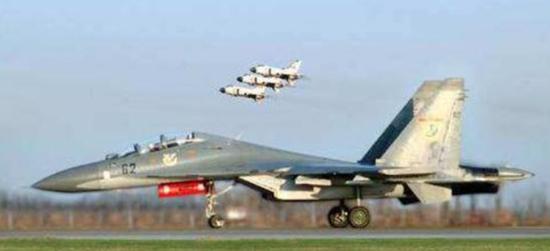 海军航空兵的苏-30MKK战斗轰炸机