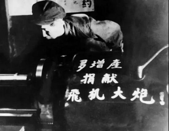 国内工人积极开展增产活动,支援抗美援朝