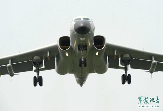 中国空军轰6K战神轰炸机