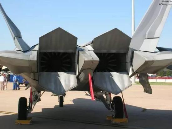 F-22的矩形喷口
